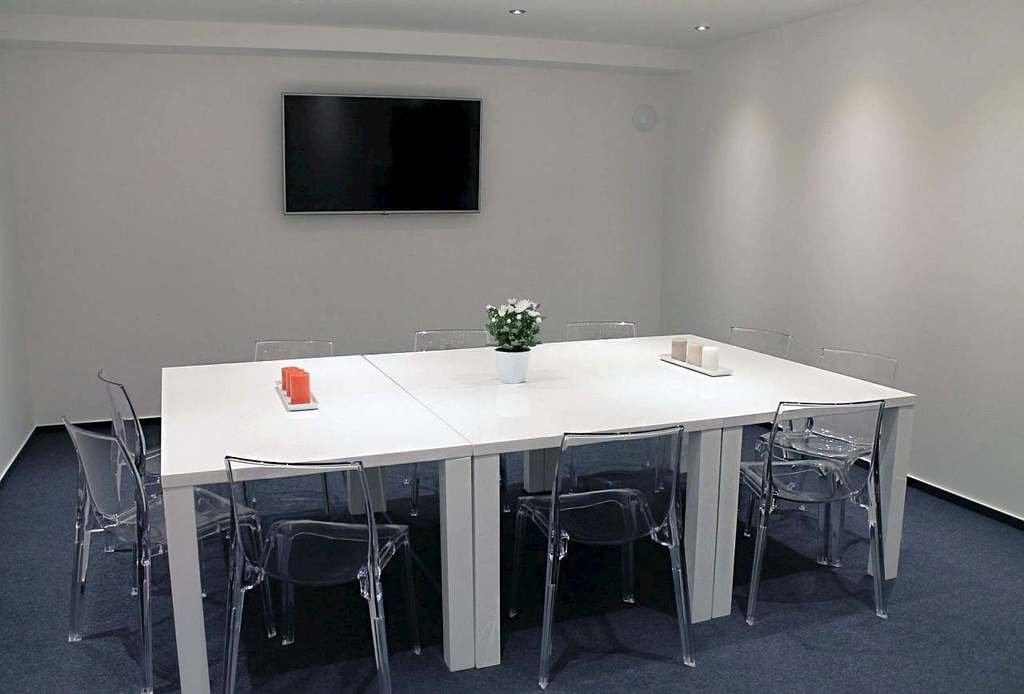 a10131-vila-prag-20231213-010559-9159