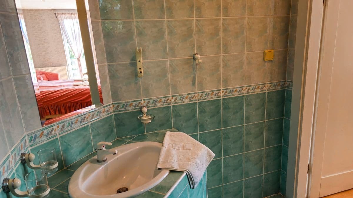 a1267-hotel-guest-centre-20250805-112756-2091