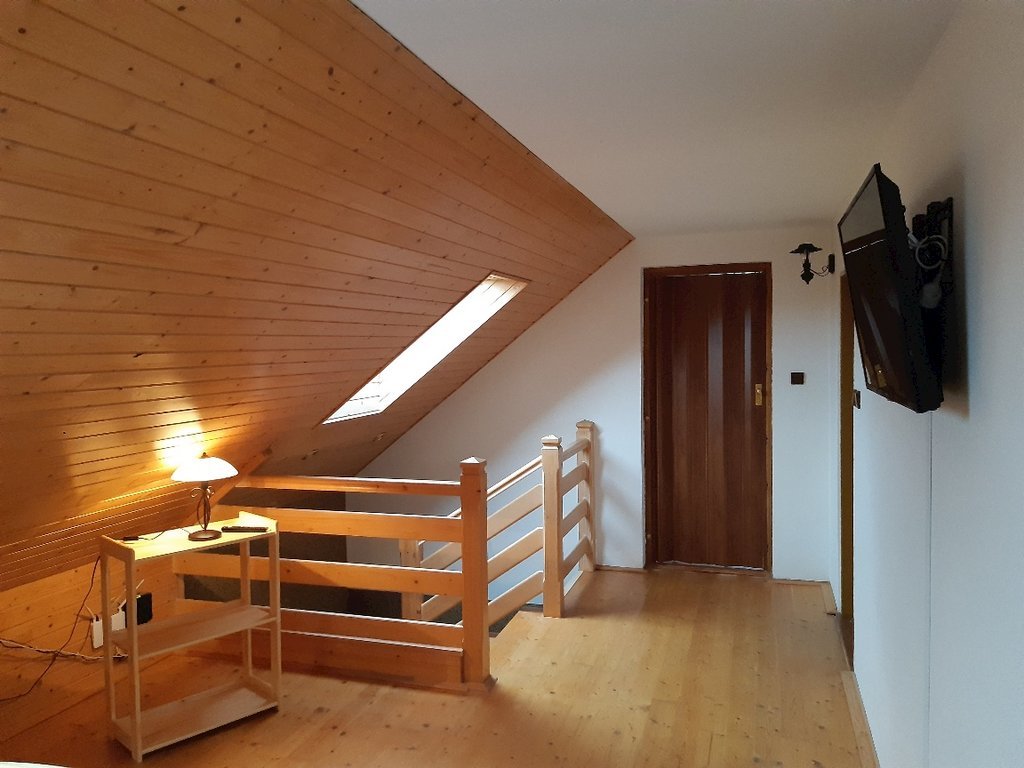 chalupa u lesku — foto 3