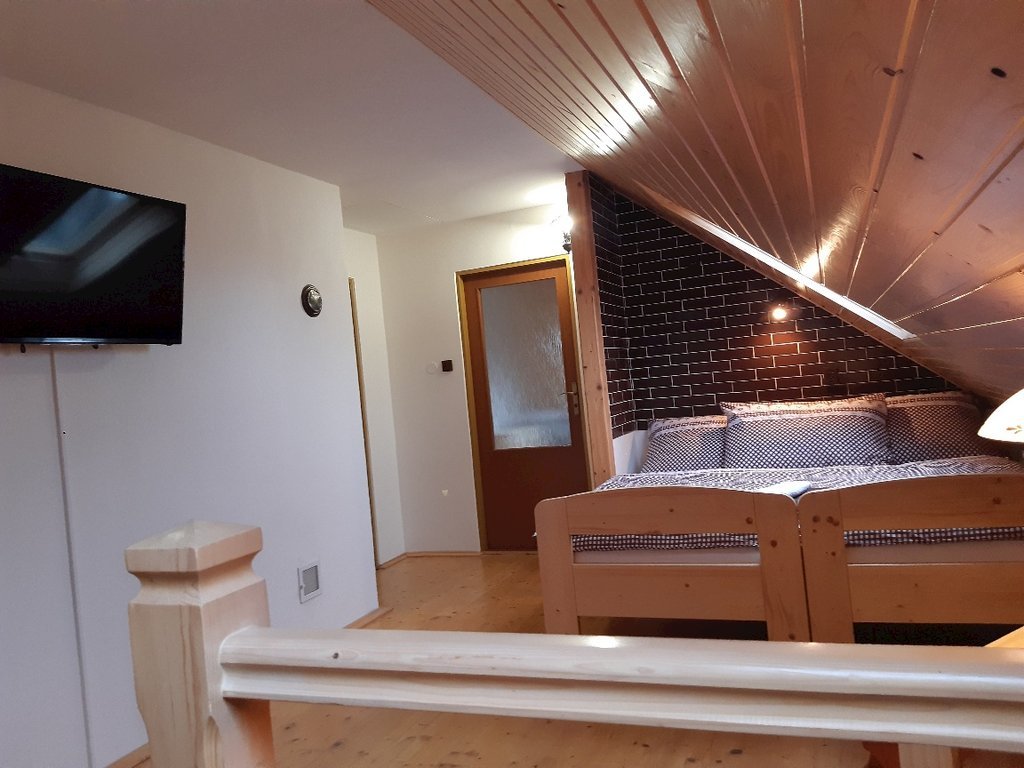 chalupa u lesku — foto 2