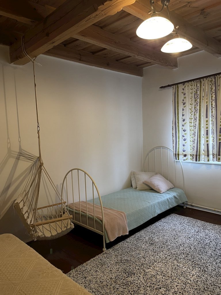 vidiecka chalupa pod orechom — foto 3