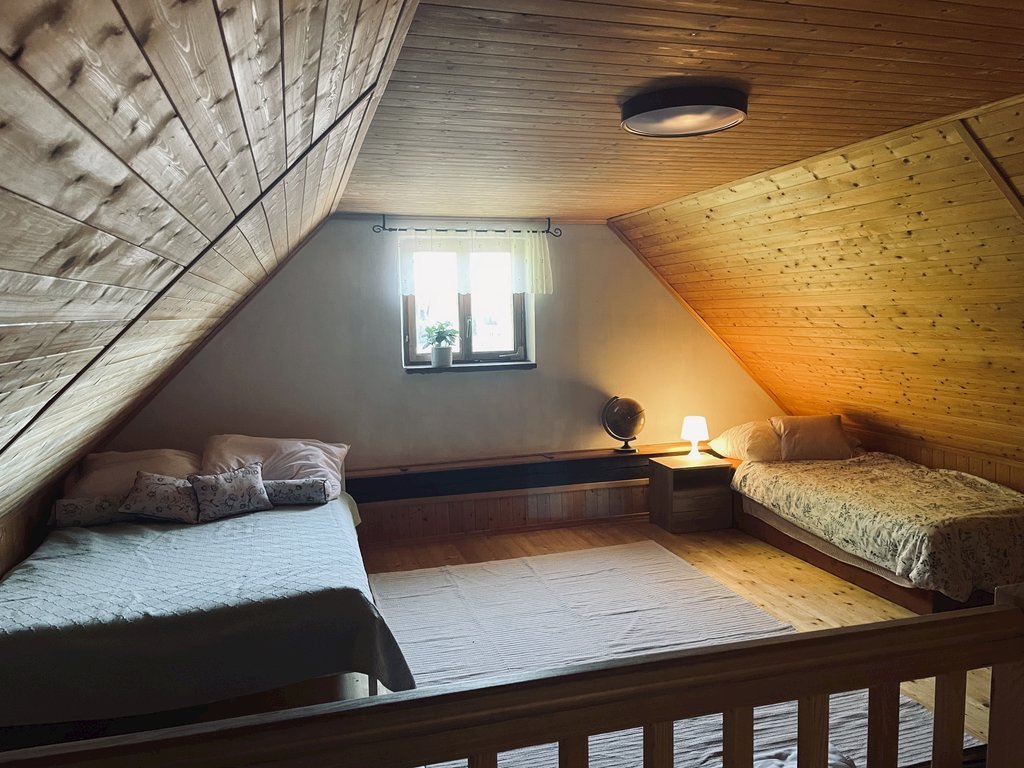 vidiecka chalupa pod orechom — foto 2