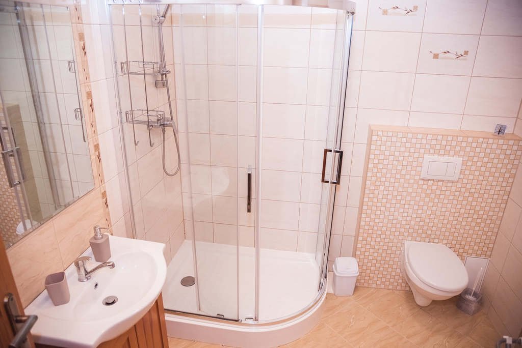 drevenica pod troma korunami