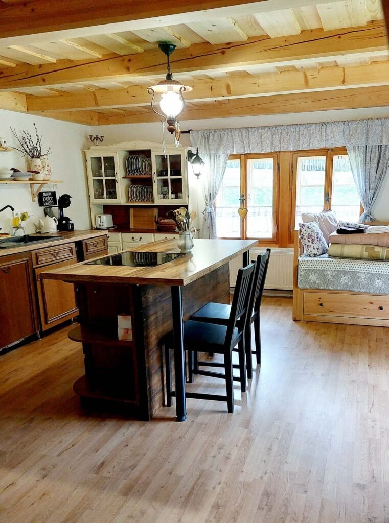 romanticka chalupa v podhradi hradu chlum — foto 2