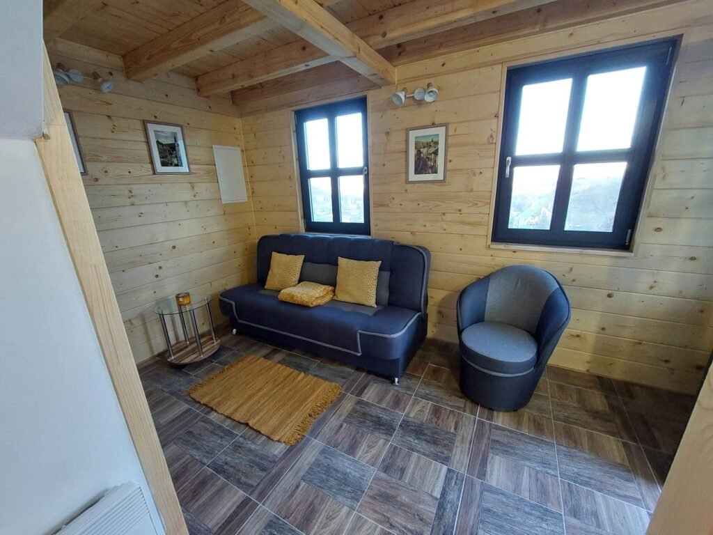 zelena chatka na vrsku