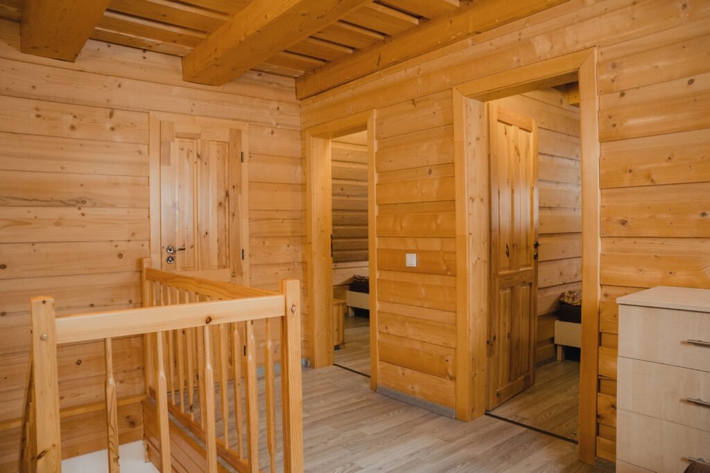chalupka pod lesom zazriva — foto 2