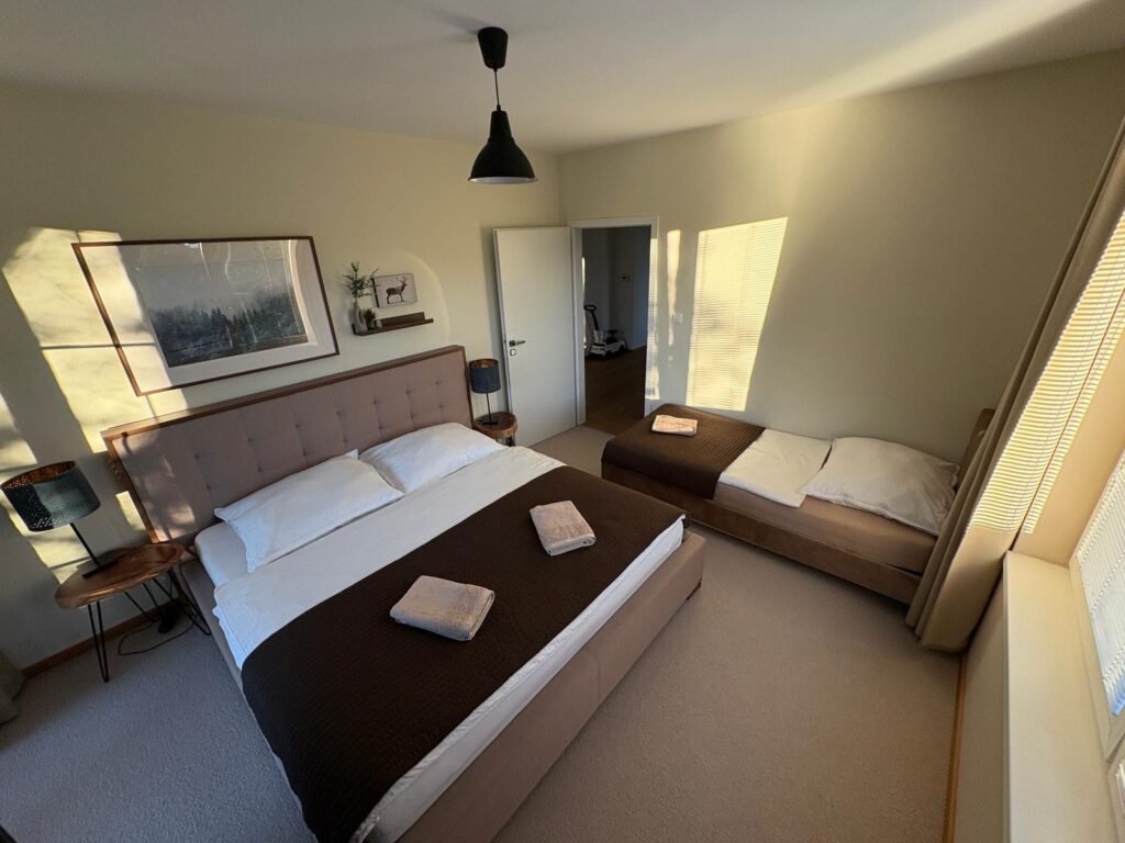 dom pod tiesnavou — foto 2