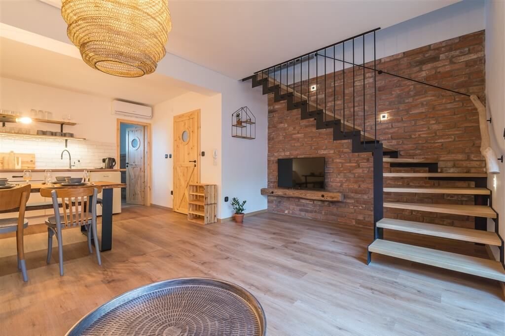 chalupa na zastave — foto 3