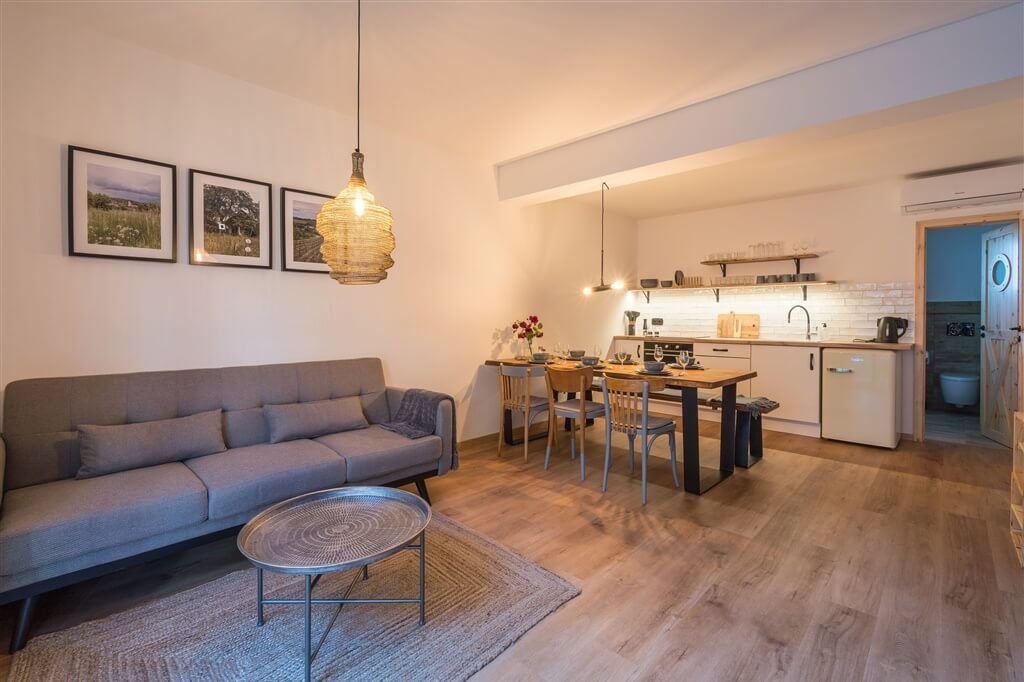 chalupa na zastave — foto 2