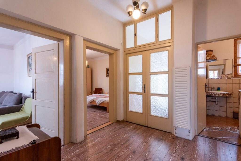 chalupa a apartmanovy domcek chlievy — foto 3