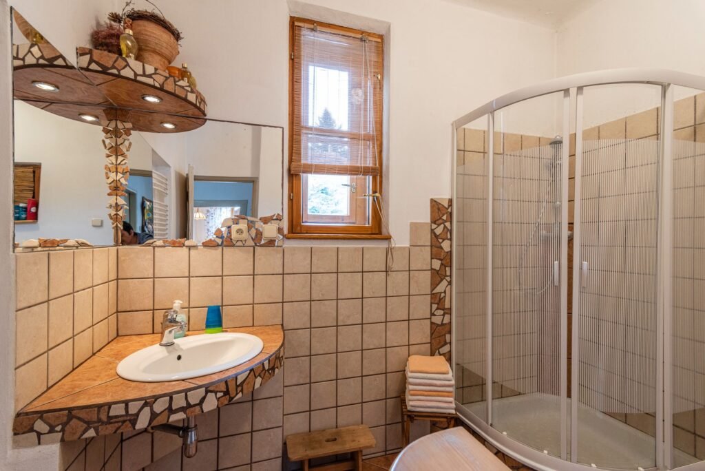 chalupa a apartmanovy domcek chlievy — foto 4