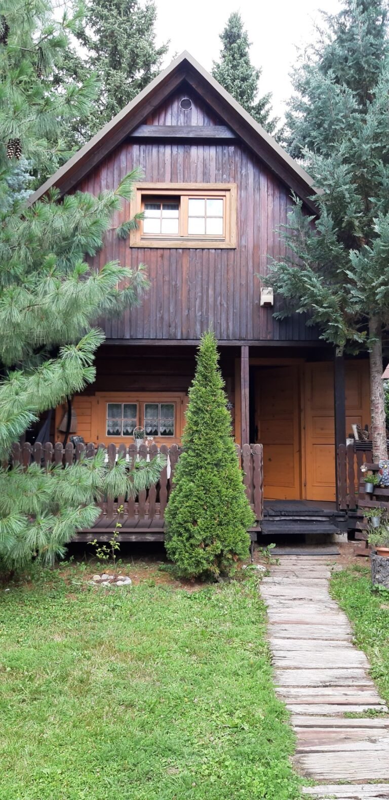 chatka sova a vevericka