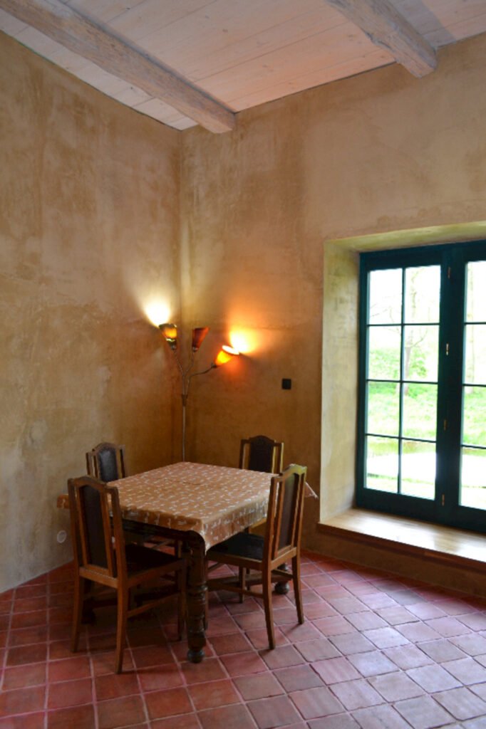 chalupa u kamenneho stolu — foto 3