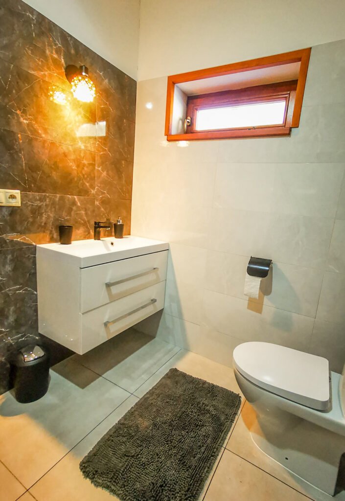 koliba pod skalami sulov — foto 2