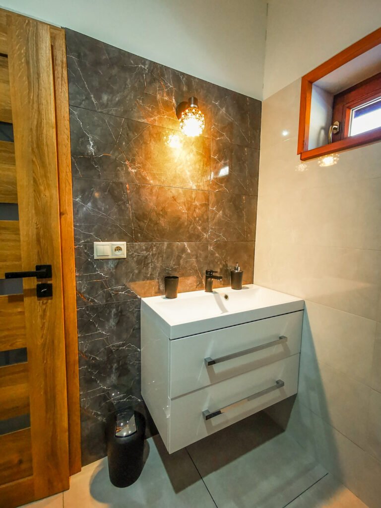 koliba pod skalami sulov — foto 3