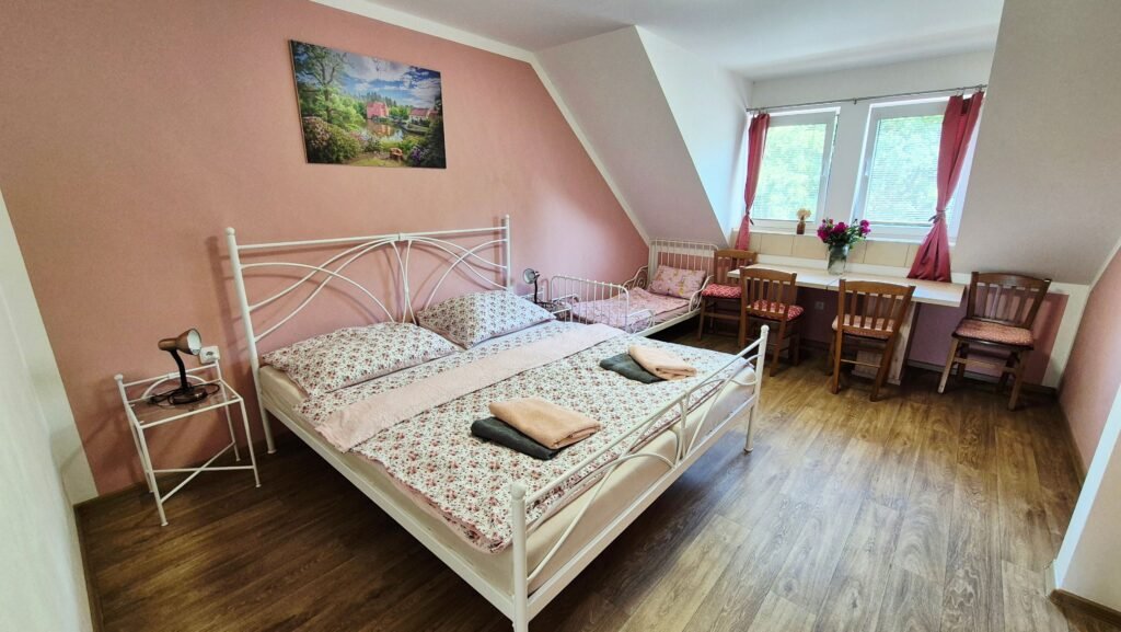 Penzion a restaurace zlatovlaska u zamku cervena lhota — foto 3