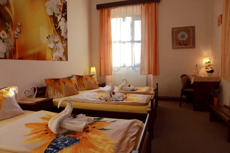 hotelstaraskolanasumave