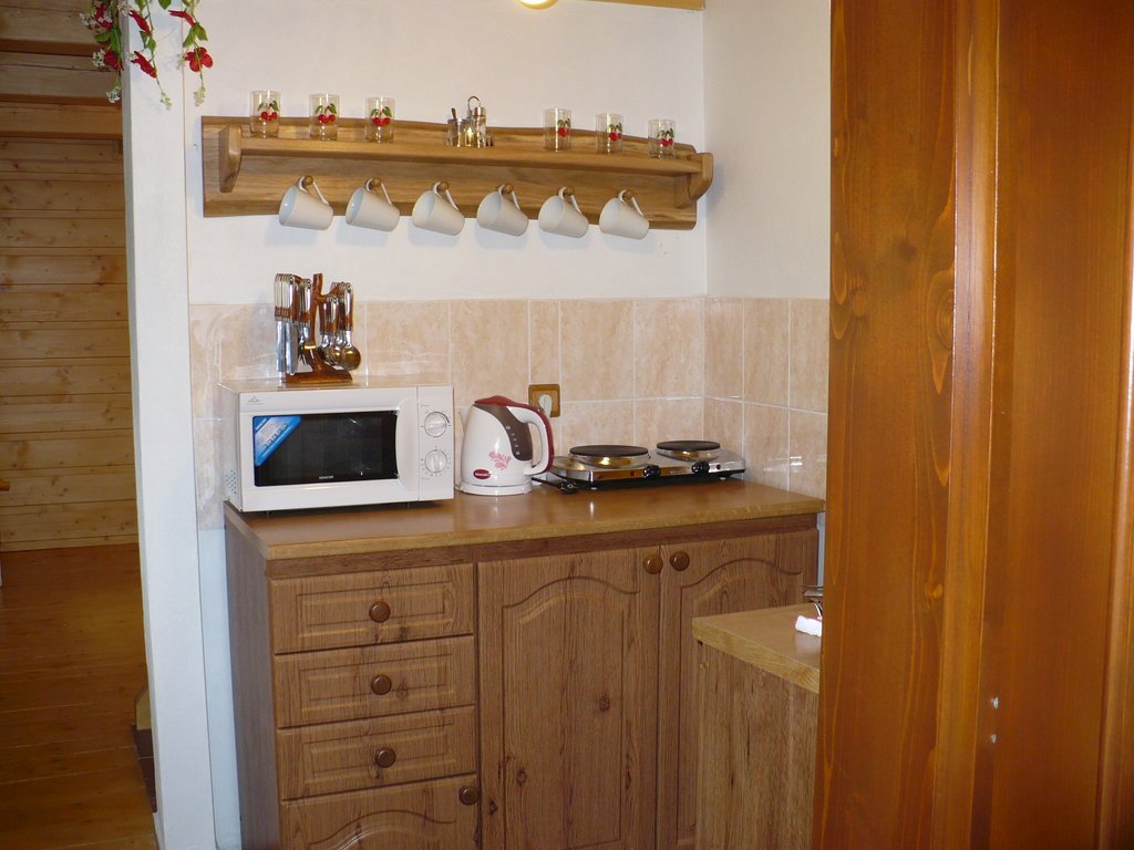 roubena chata v zasove