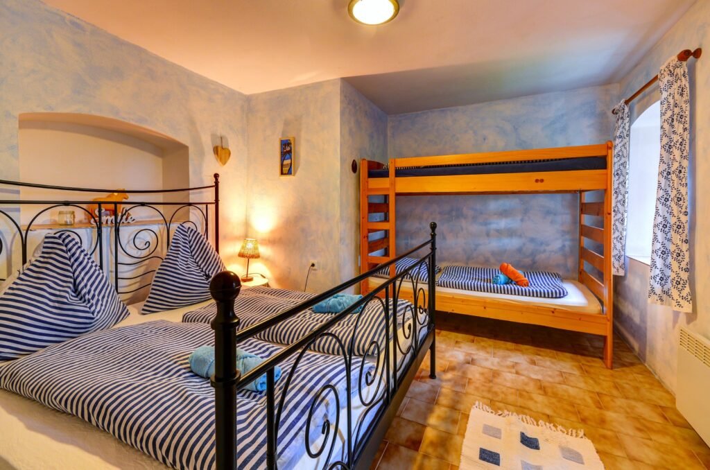 chalupa v meziluzi — foto 3