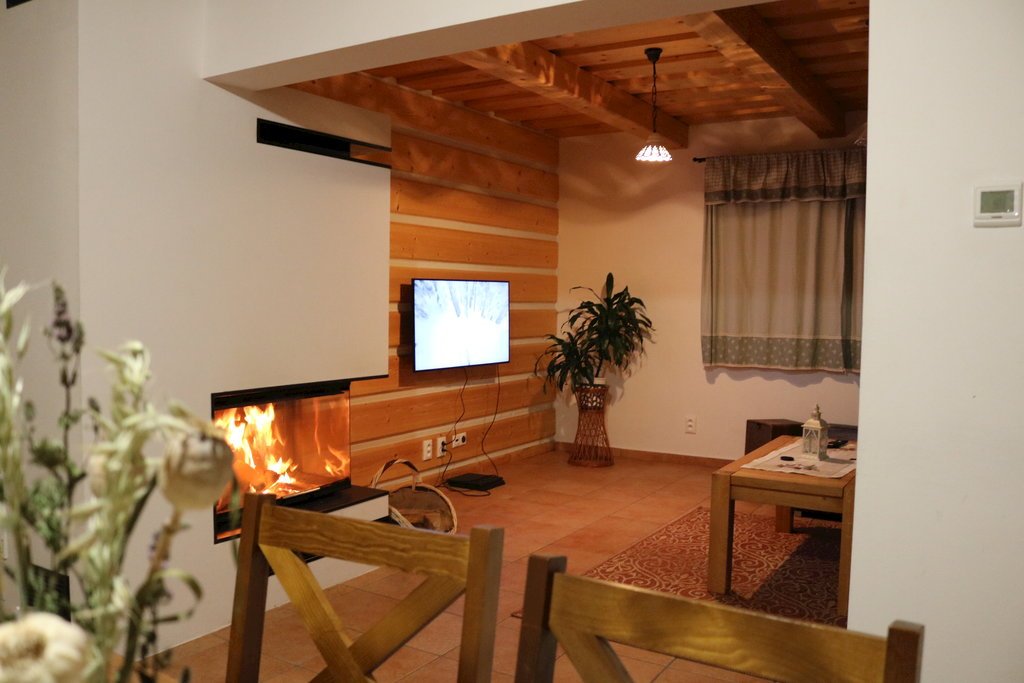 drevenica za dedinou