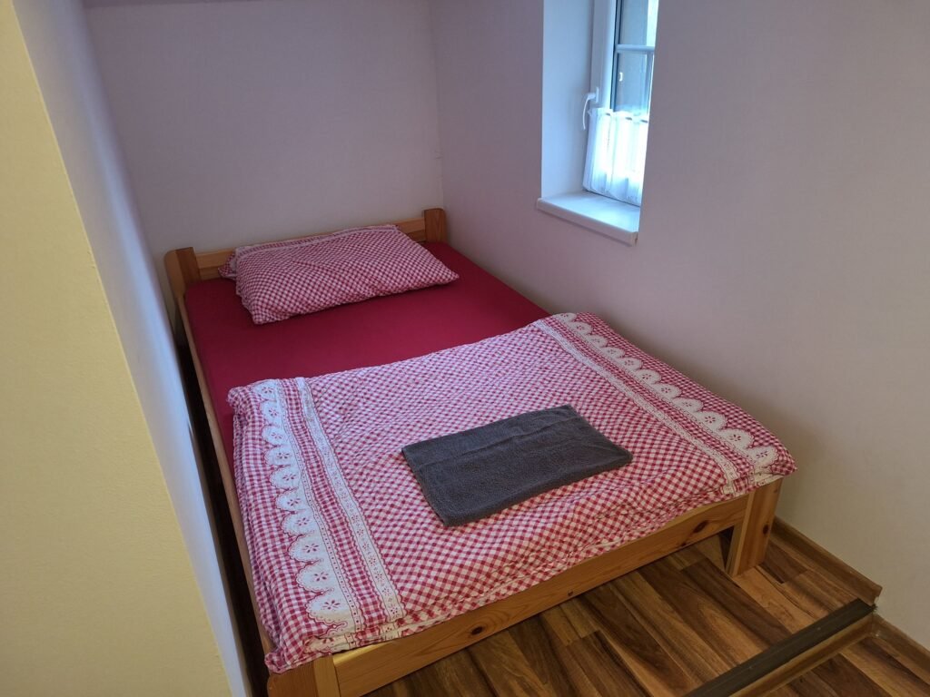 chalupa u roubenky ponikla — foto 3
