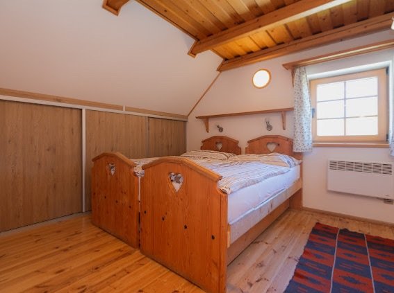 chalupa pri potociku zazriva — foto 2